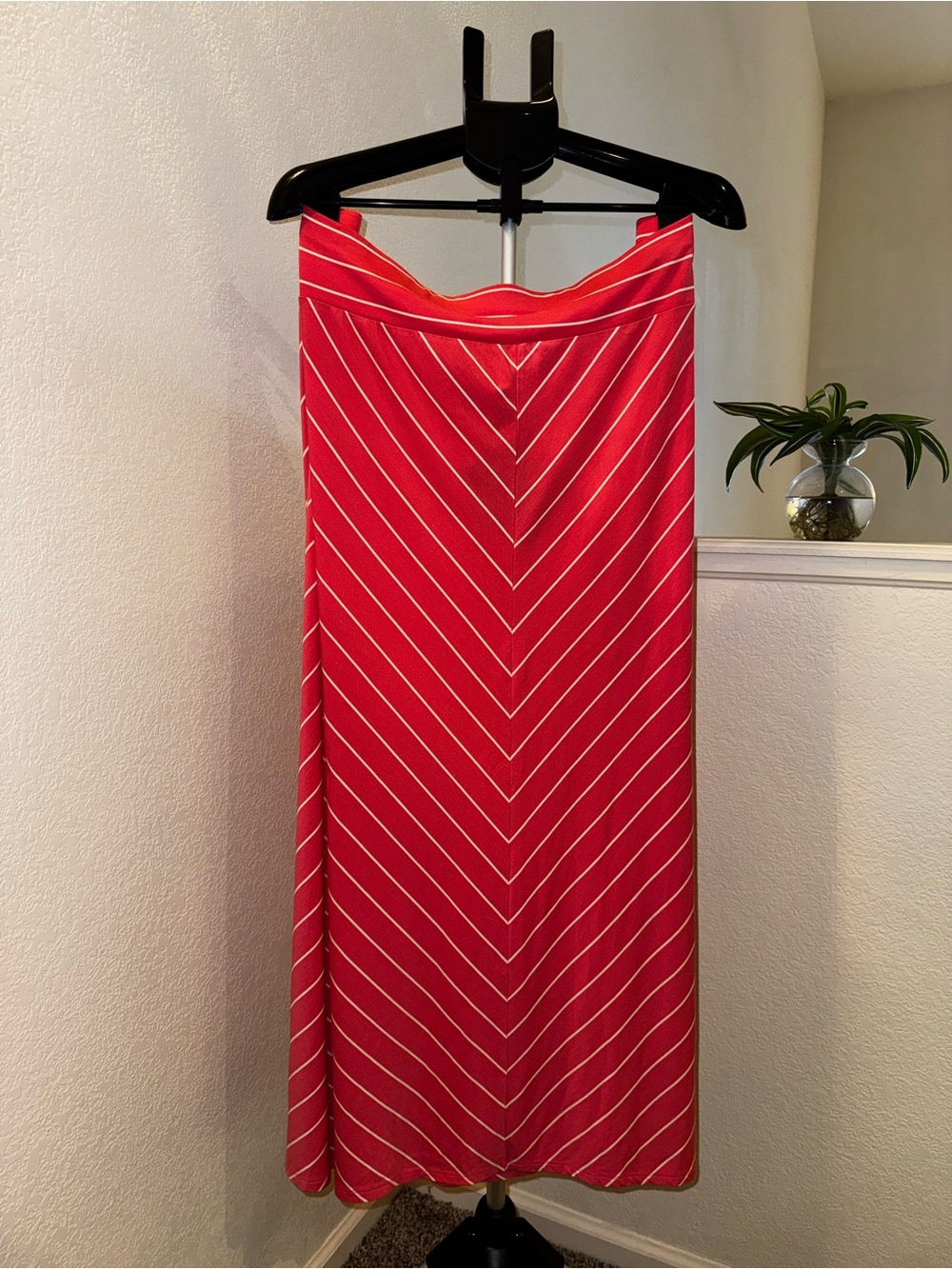 Ava & Viv | Red 2x (20/22W) Chevron Maxi Skirt